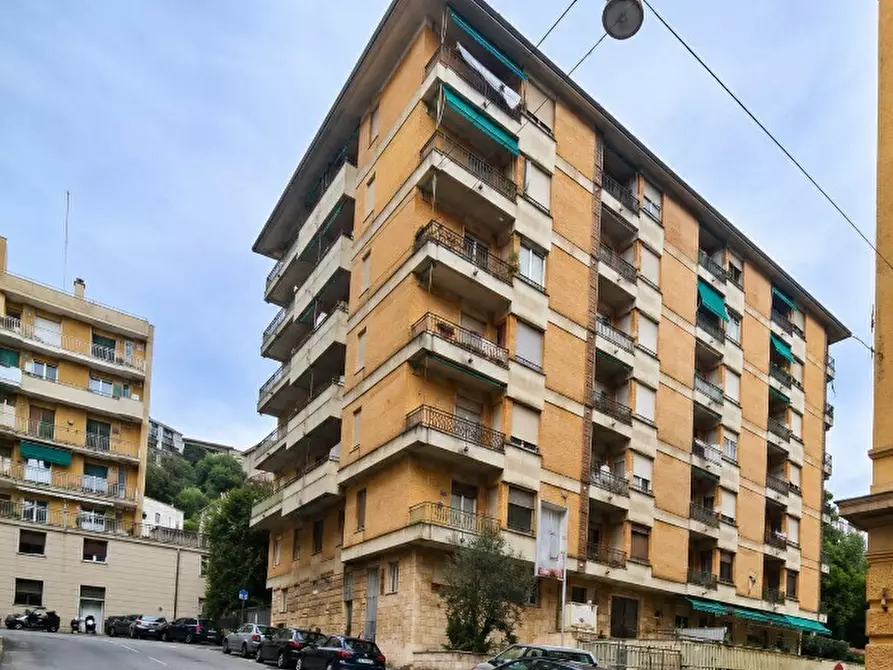 Immagine 1 di Pentalocale in vendita  in Viale Virginia Centurione Bracelli 1/10 a Genova