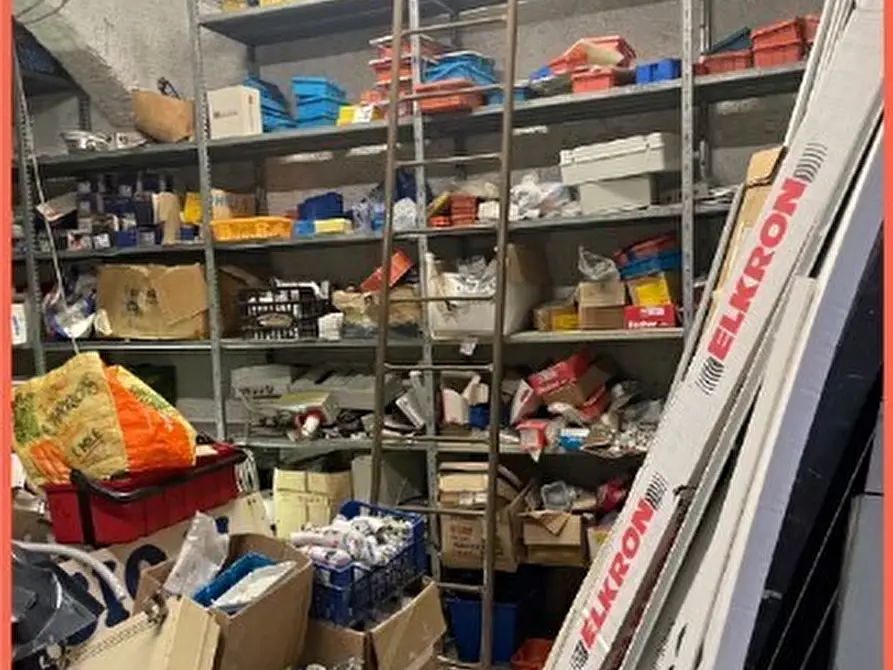 Immagine 4 di Magazzino in vendita  in Via Fereggiano 81 R a Genova