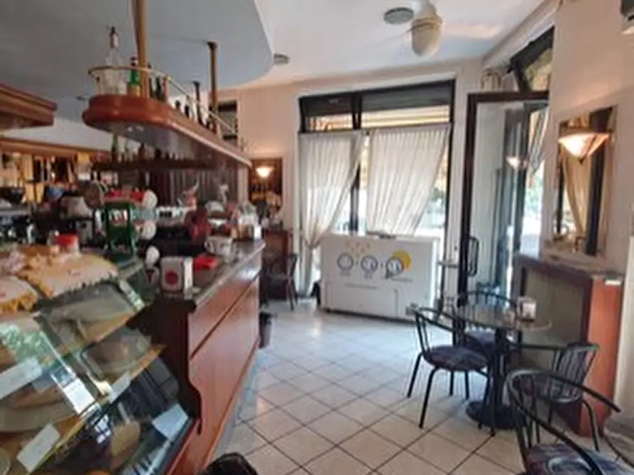 Immagine 3 di Locale commerciale in vendita  in Via Michele Amari 16 a Torino