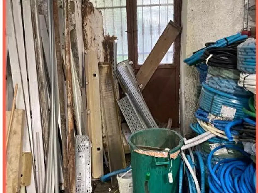 Immagine 5 di Magazzino in vendita  in Via Fereggiano 81 R a Genova