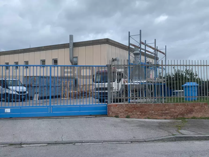 Immagine 11 di Capannone industriale in vendita  in Via Dell'artigianato 300 a Livorno
