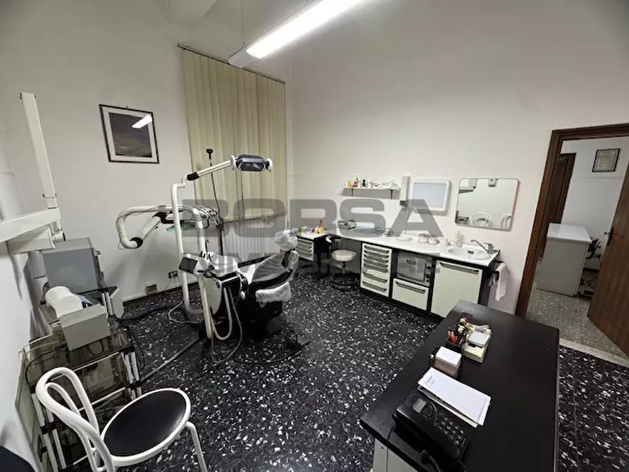 Immagine 12 di Ufficio in vendita  a Livorno