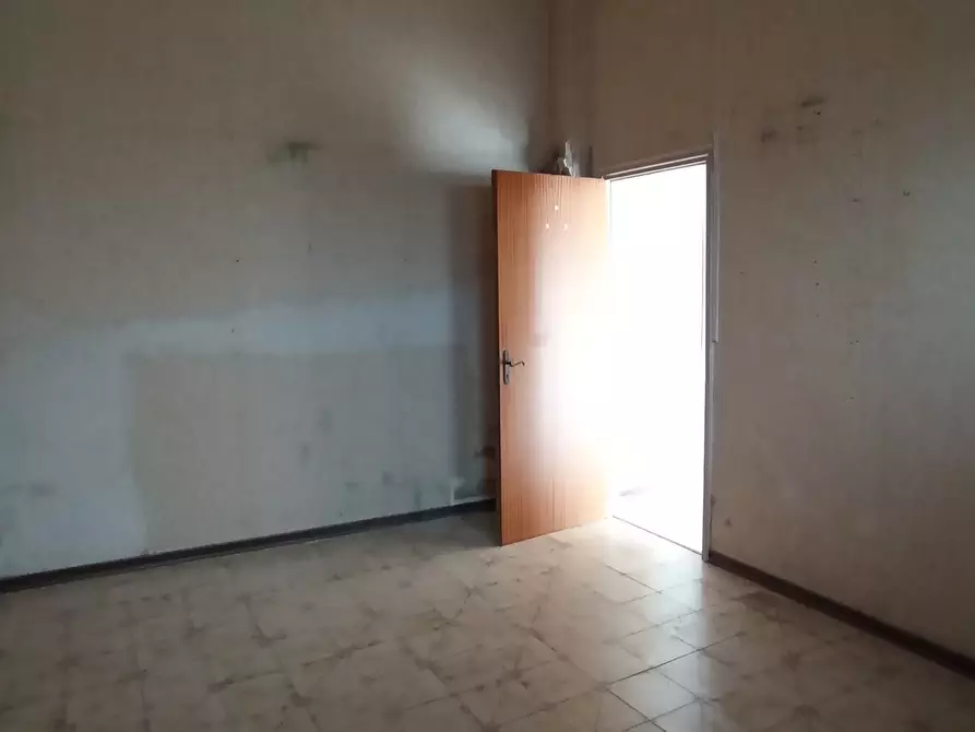 Immagine 7 di Locale commerciale in vendita  a Ragusa