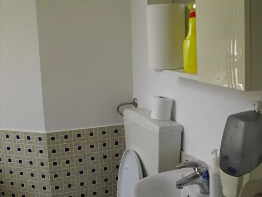 Immagine 11 di Ufficio in affitto  a Ragusa