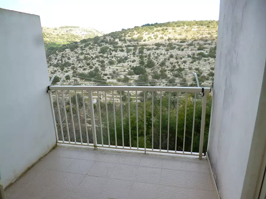 Immagine 6 di Stanza singola in affitto  a Ragusa