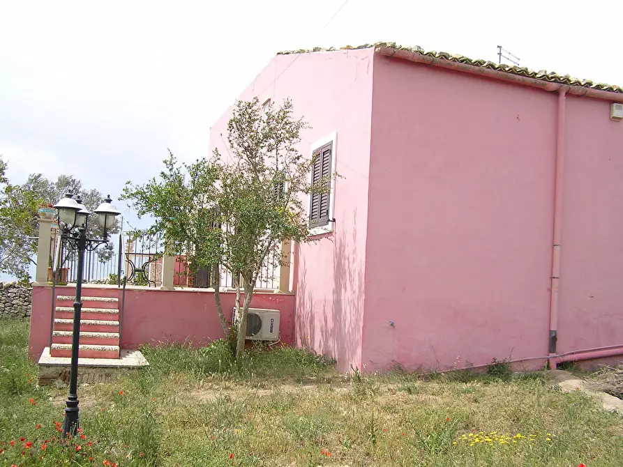 Immagine 8 di Casa indipendente in vendita  a Ragusa