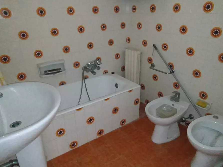 Immagine 13 di Quadrilocale in affitto  a Ragusa