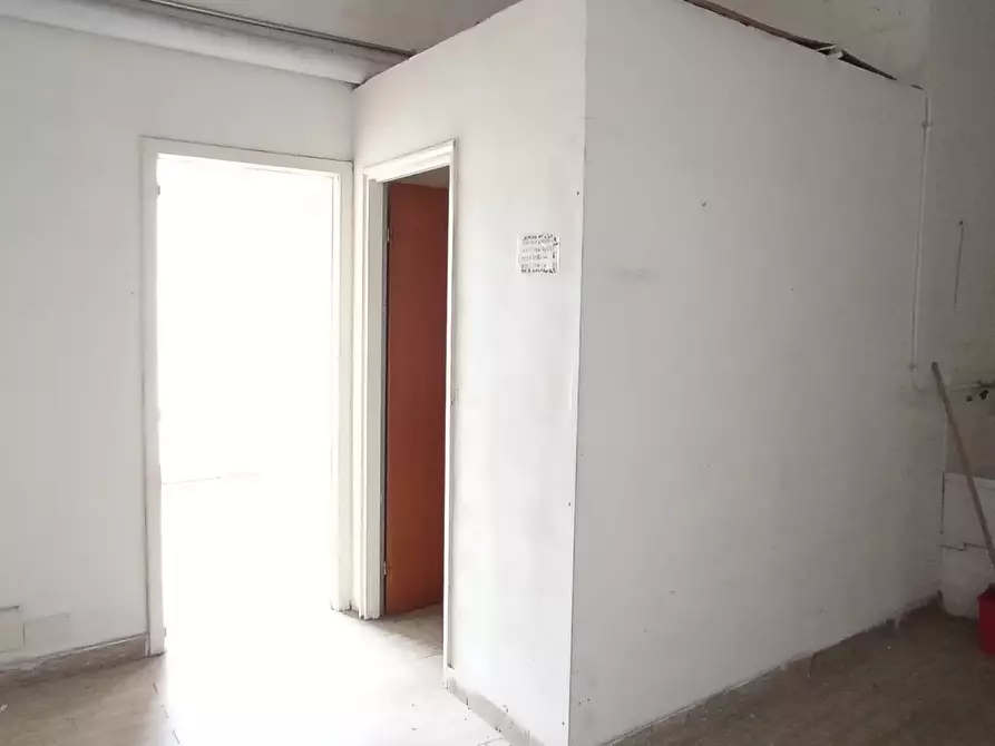 Immagine 7 di Locale commerciale in affitto  a Ragusa