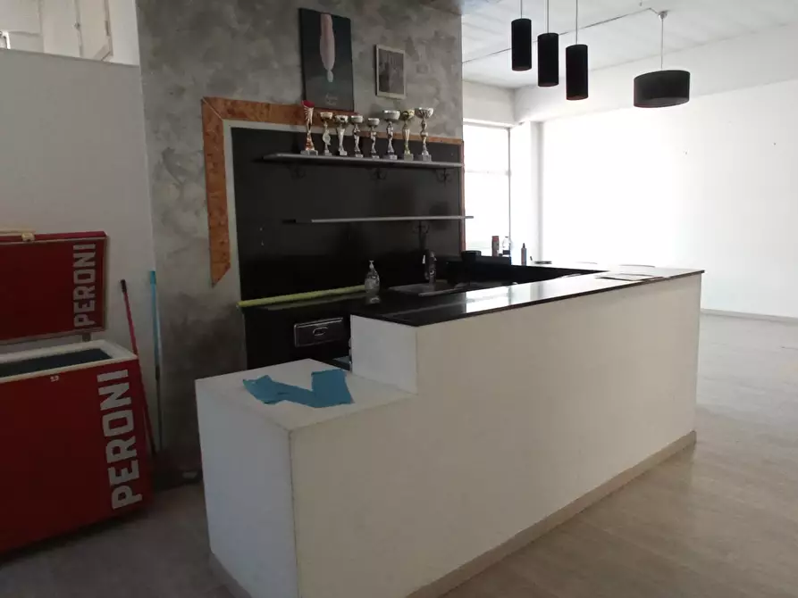 Immagine 11 di Showroom in vendita  a Ragusa