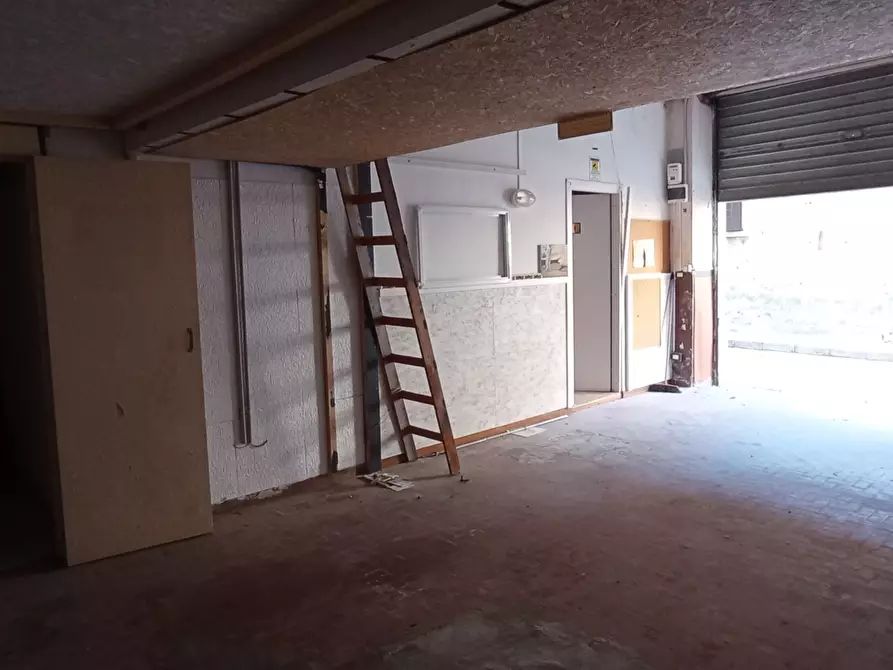 Immagine 4 di Garage in vendita  a Ragusa