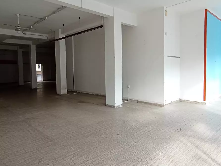 Immagine 3 di Locale commerciale in affitto  a Ragusa