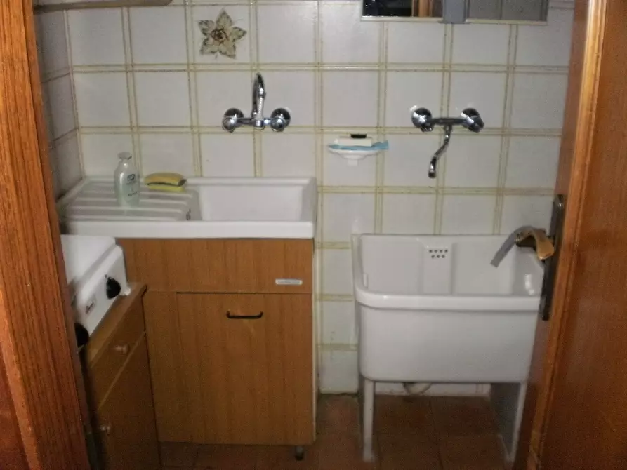 Immagine 10 di Quadrilocale in affitto  a Ragusa