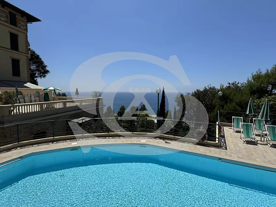 Immagine 24 di Quadrilocale in vendita  in Via Cavour 46 a Ospedaletti