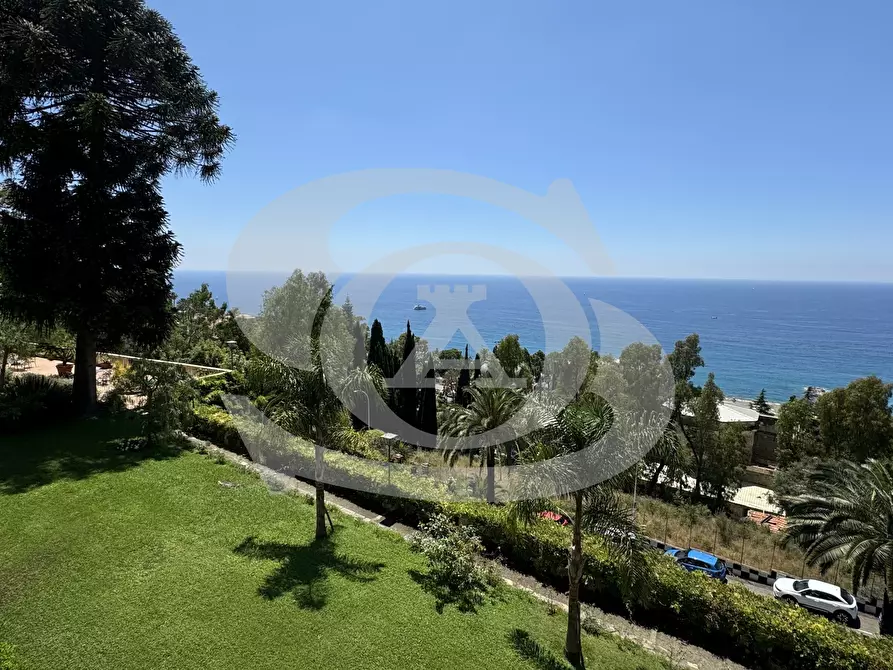 Immagine 28 di Quadrilocale in vendita  in Via Cavour 46 a Ospedaletti