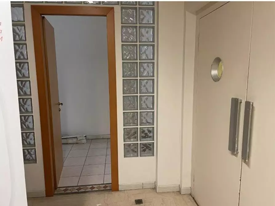 Immagine 4 di Ufficio in vendita  a Ravenna