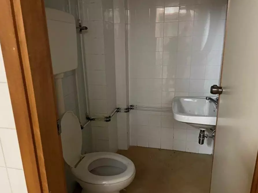 Immagine 3 di Ufficio in vendita  a Ravenna