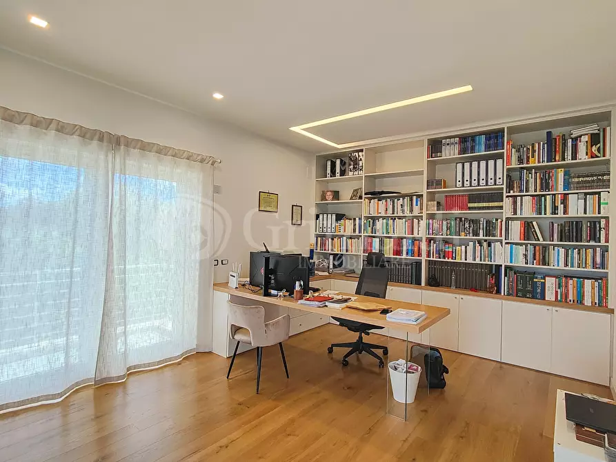 Immagine 47 di Villa in vendita  a Anzio