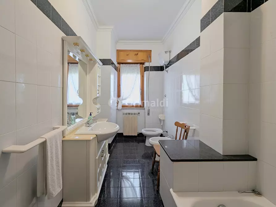 Immagine 30 di Villa in vendita  in Via Granieri 56 a Nettuno