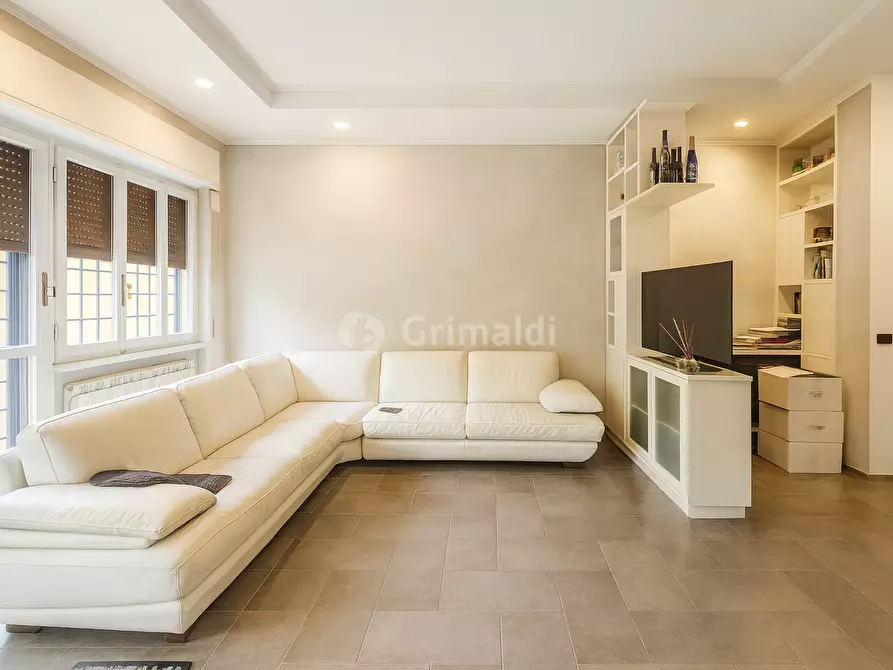 Immagine 17 di Trilocale in vendita  in Via Leonida Rech 58 a Roma