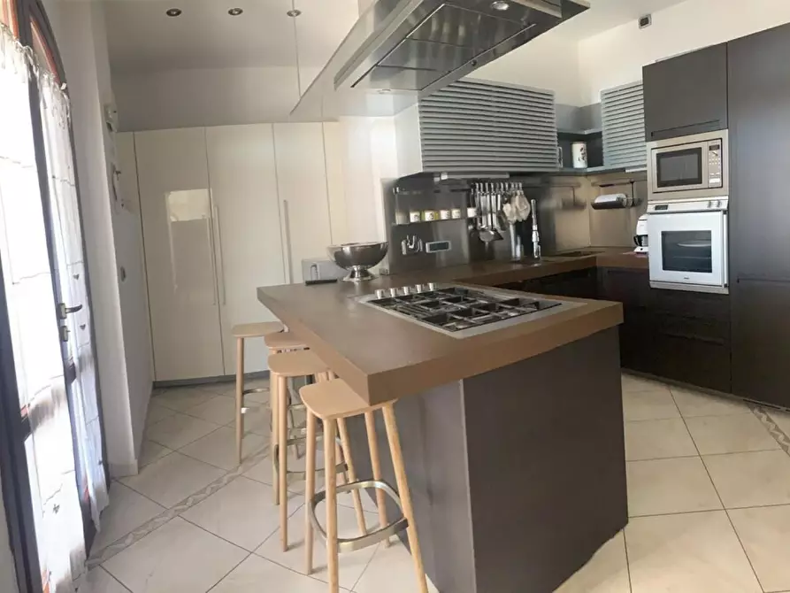 Immagine 12 di Villa in affitto  a Livorno