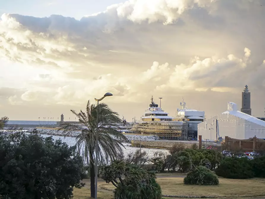 Immagine 1 di Pentalocale in vendita  a Livorno