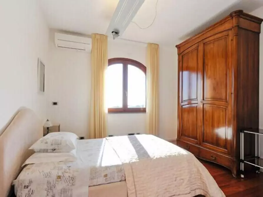 Immagine 28 di Villa in affitto  a Livorno