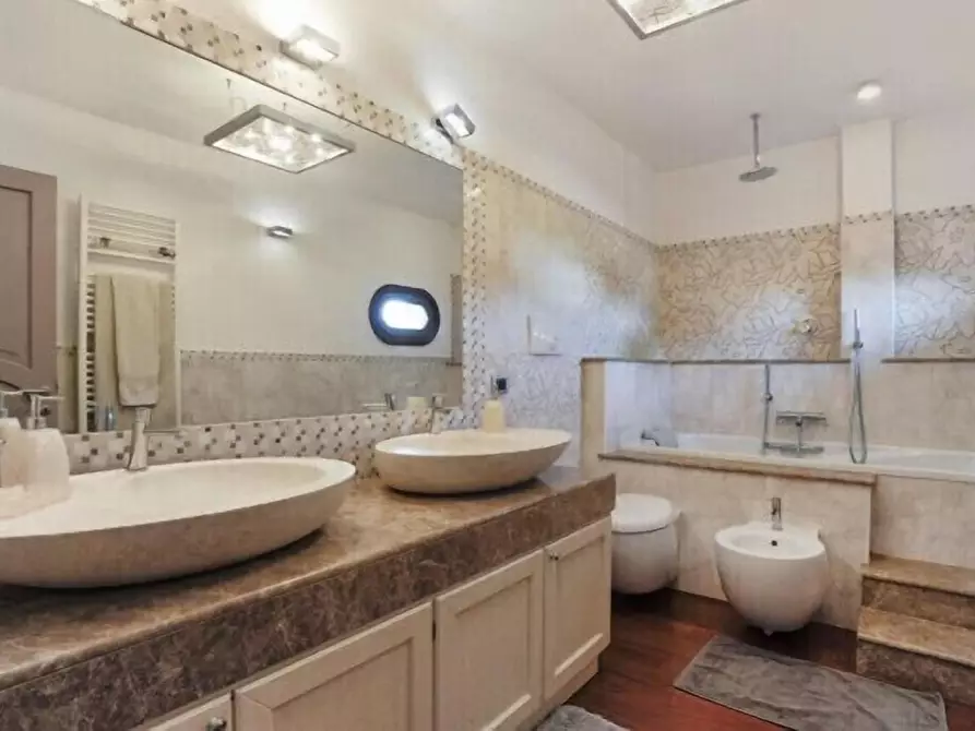 Immagine 25 di Villa in affitto  a Livorno