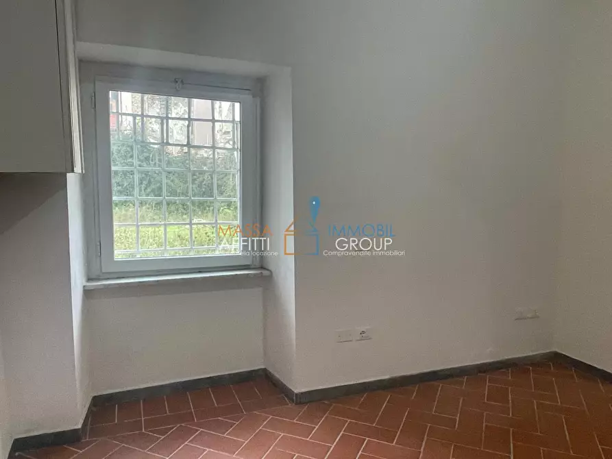 Immagine 7 di Locale commerciale in affitto  in Via Cavour 20 a Massa