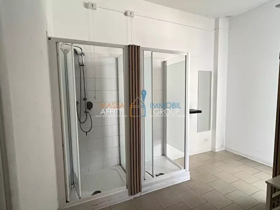 Immagine 12 di Locale commerciale in vendita  in Via Montegrappa 85 a Massa