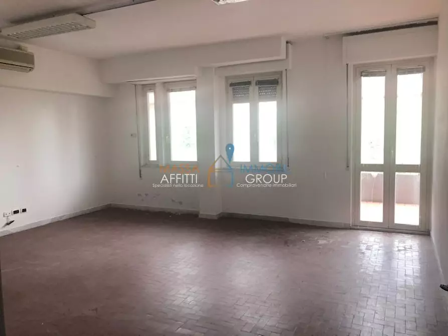 Immagine 12 di Ufficio in affitto  in Via Democrazia 3 a Massa