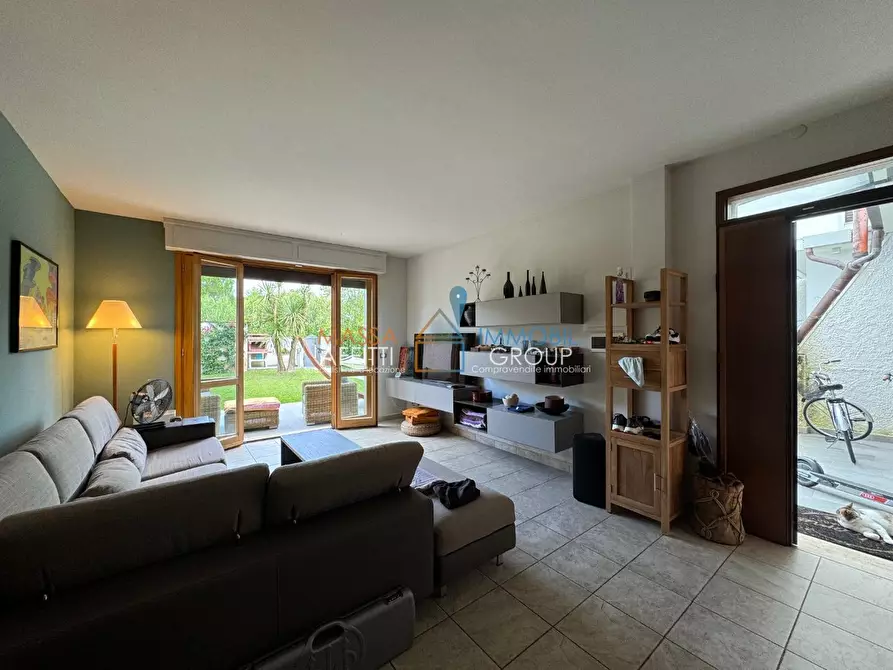 Immagine 2 di Villetta a schiera in vendita  in Via Lorenzo de Medici 88 a Montignoso