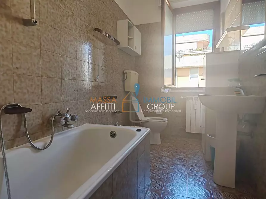 Immagine 19 di Quadrilocale in vendita  in Viale Galileo Galilei 80 a Carrara