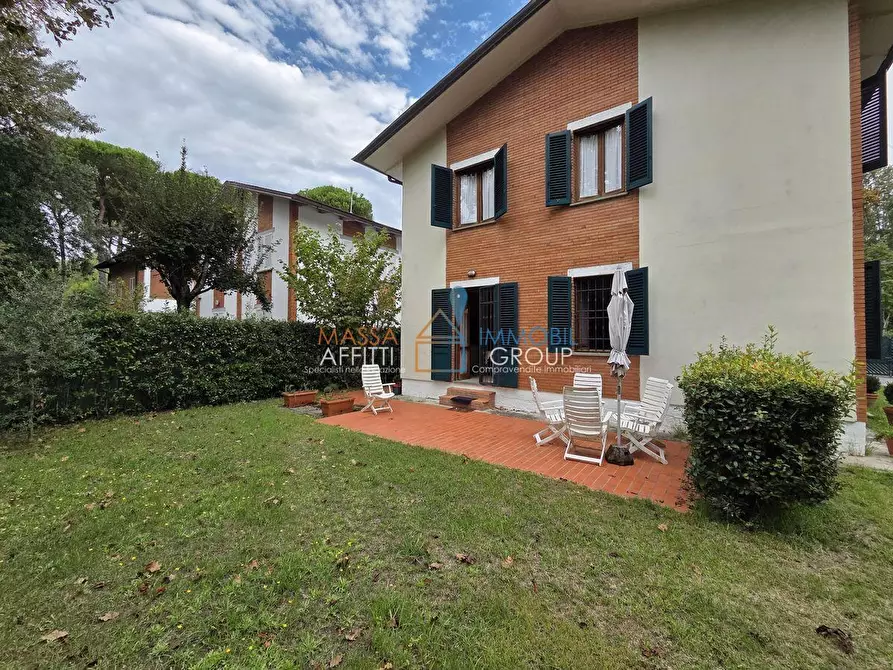 Immagine 43 di Villa in vendita  in Via dei Fortini 75 a Massa