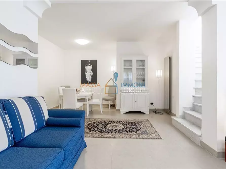 Immagine 4 di Porzione di casa in vendita  in Viale Marina 114 a Montignoso