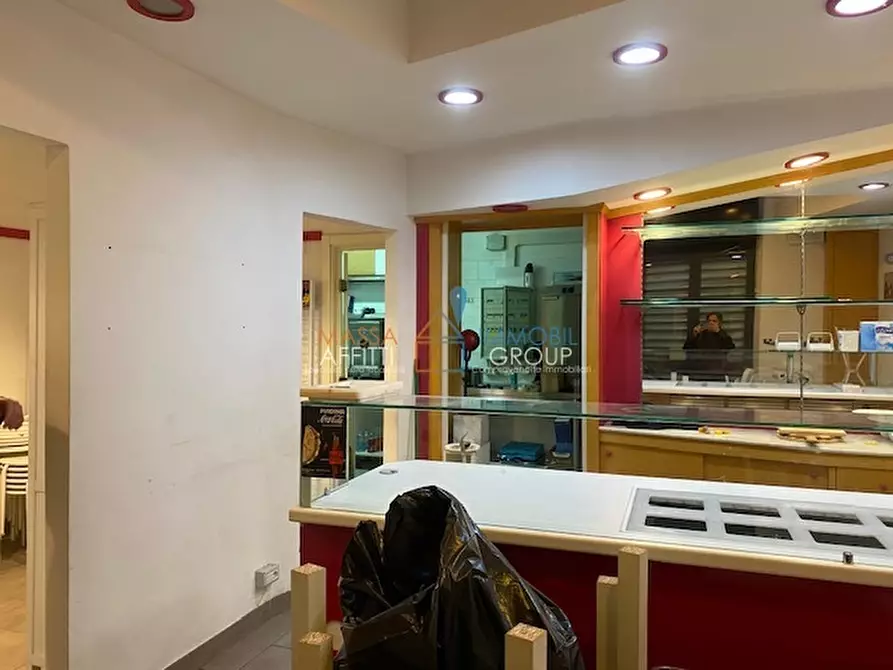 Immagine 3 di Locale commerciale in affitto  in Via Don Minzoni 1a a Carrara