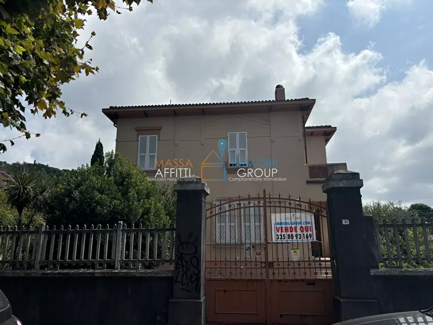 Immagine 10 di Villa in vendita  in Viale Stazione 54 a Massa