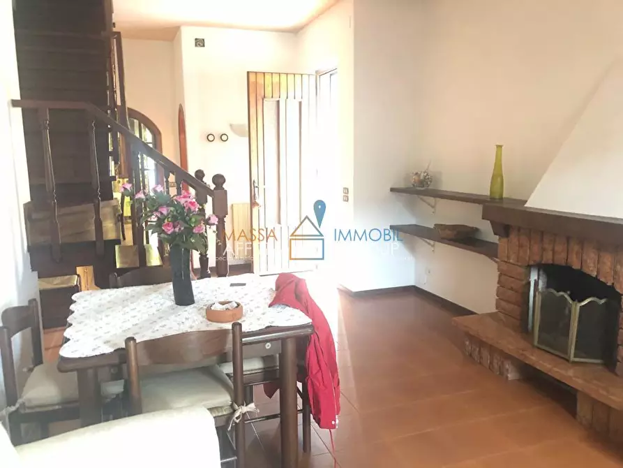 Immagine 1 di Villetta a schiera in vendita  in Via A. Gramsci 95 a Montignoso