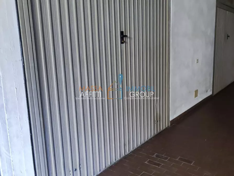 Immagine 13 di Quadrilocale in vendita  in Viale Eugenio Chiesa 6 a Massa