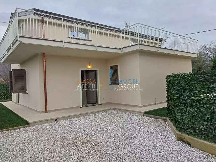 Immagine 1 di Villa in vendita  in Via Poggiolo 64 a Massa
