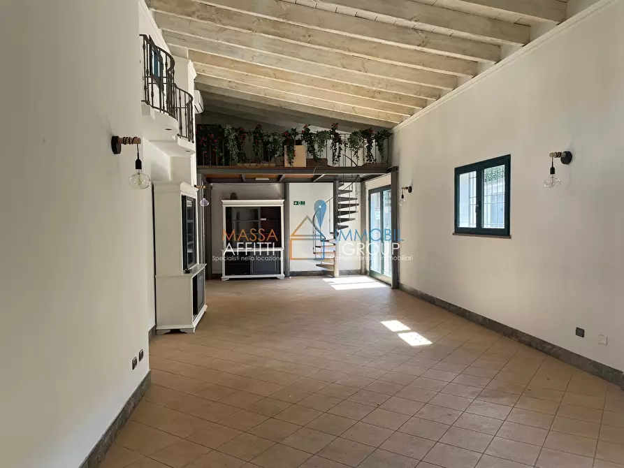 Immagine 34 di Locale commerciale in affitto  in Via Democrazia 64 a Massa