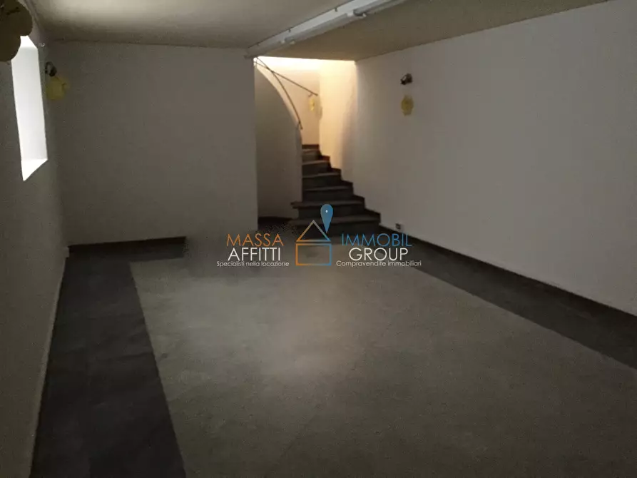 Immagine 9 di Attività commerciale in vendita  in Piazza Aranci 13 a Massa