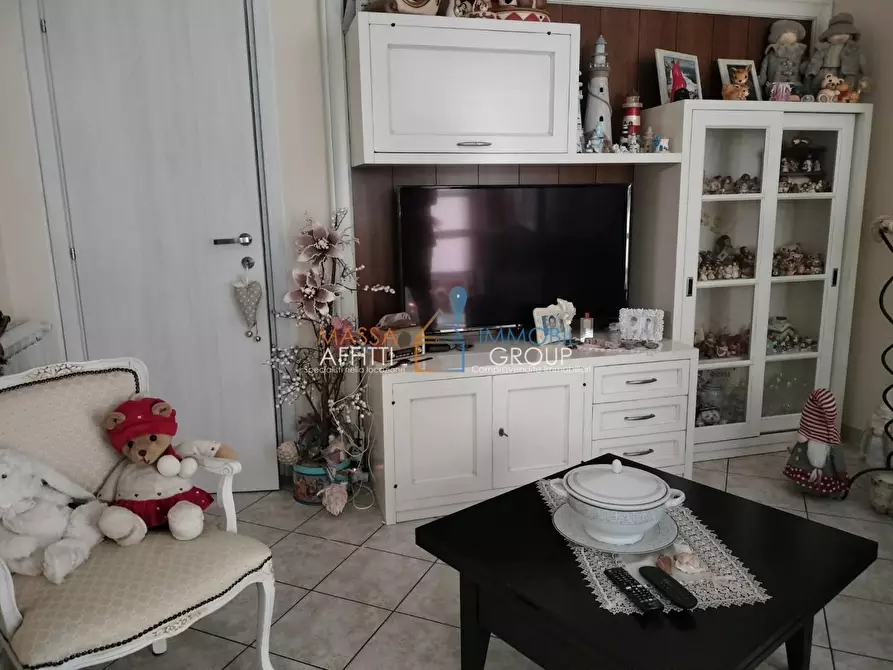 Immagine 3 di Quadrilocale in vendita  in Via Lago 37 a Montignoso