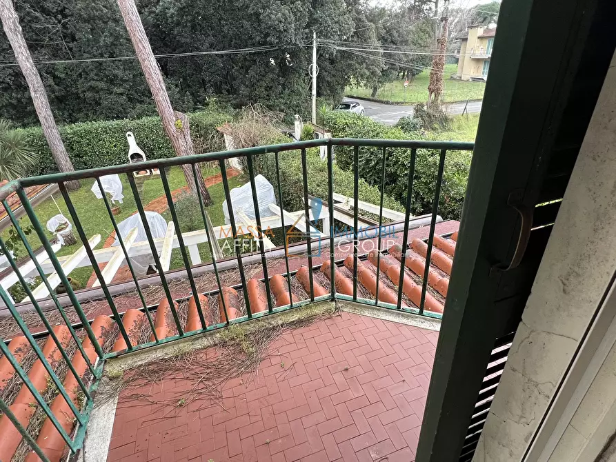 Immagine 14 di Porzione di casa in vendita  in Via dei Lecci 3 a Massa