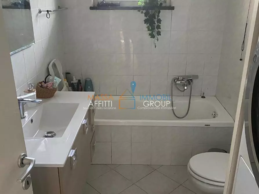 Immagine 11 di Quadrilocale in vendita  in Via Fiume 90 a Massa