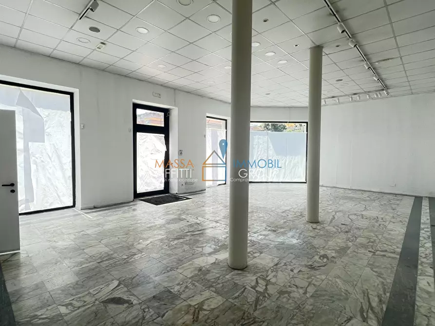 Immagine 5 di Locale commerciale in affitto  in Viale XX Settembre 199 a Carrara