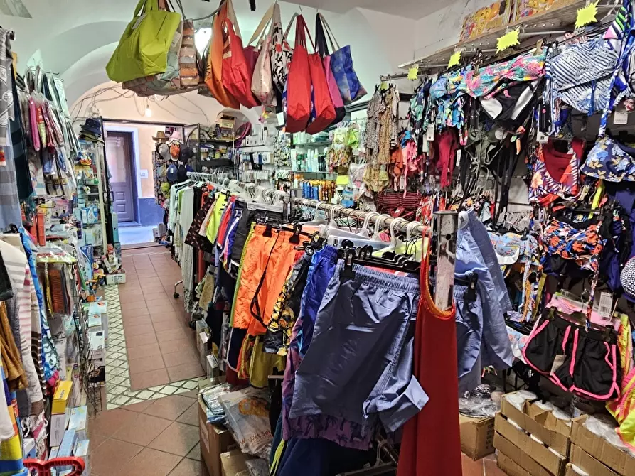 Immagine 6 di Locale commerciale in vendita  in Via Antonio Gramsci 12 a Alassio