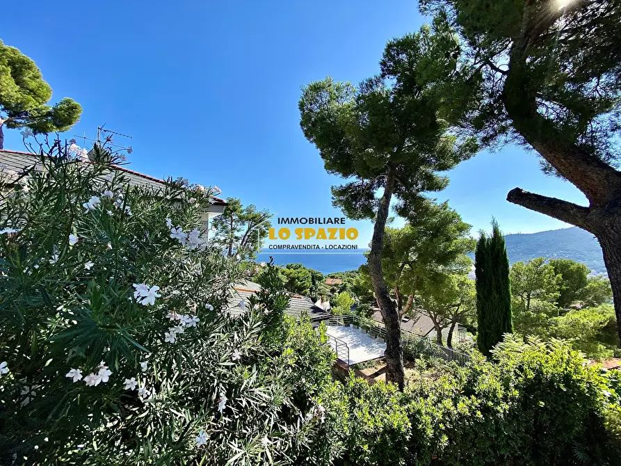 Immagine 28 di Villa in vendita  in via soprana 21 a Andora
