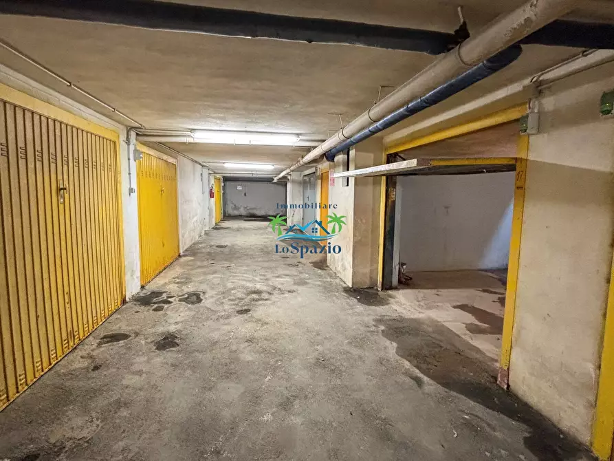 Immagine 4 di Garage in vendita  in via aurelia 68 a Andora