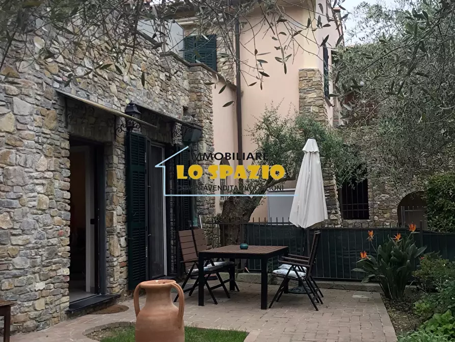 Immagine 2 di Villa in vendita  in via mezzacqua a Andora