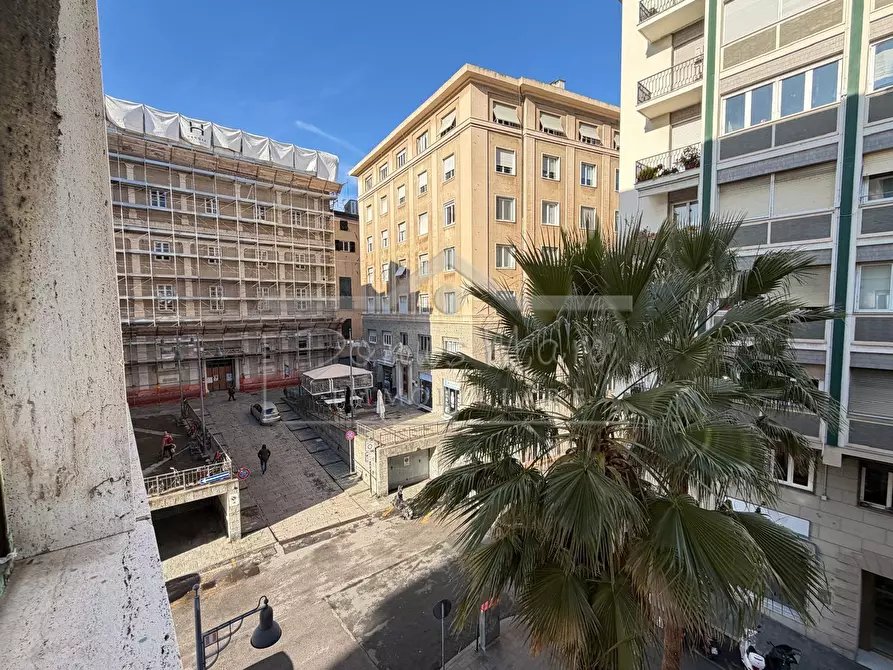 Immagine 3 di Pentalocale in vendita  in Via Orefici 3 a Savona